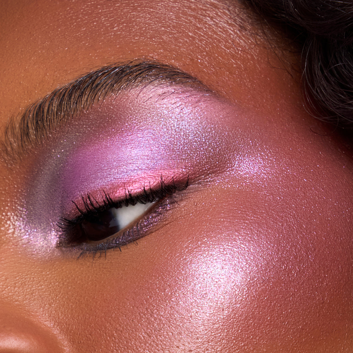 Captivating Villain Crystal Glow Bouncy Highlighter