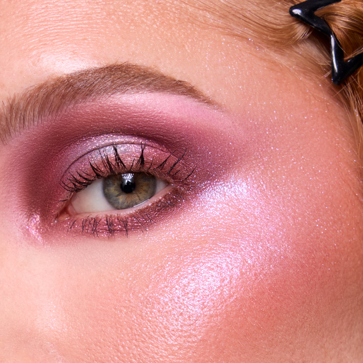 Captivating Villain Crystal Glow Bouncy Highlighter